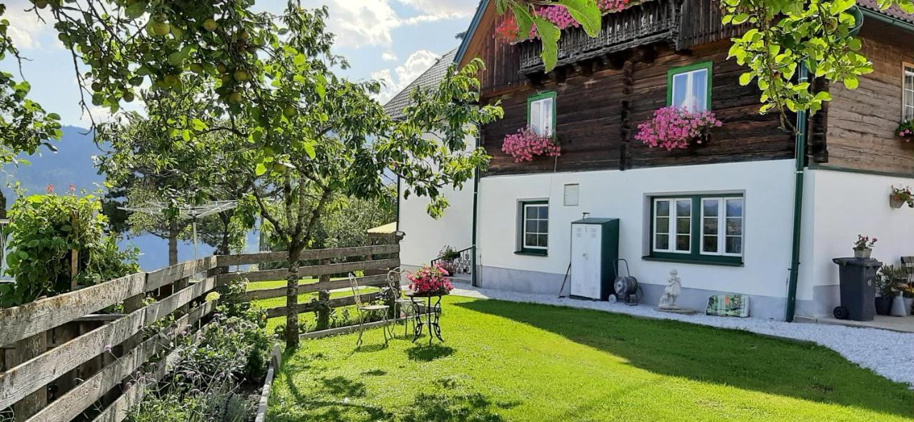 Fruhstuckspension Bischof I D Wiesen Sankt Peter am Kammersberg エクステリア 写真